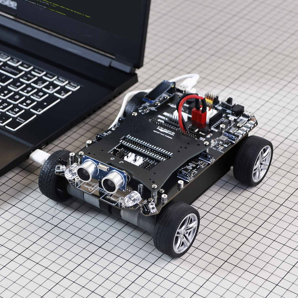 Coche inteligente STM32 con placa de desarrollo multifuncional